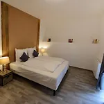 Au Chateau Fleuri